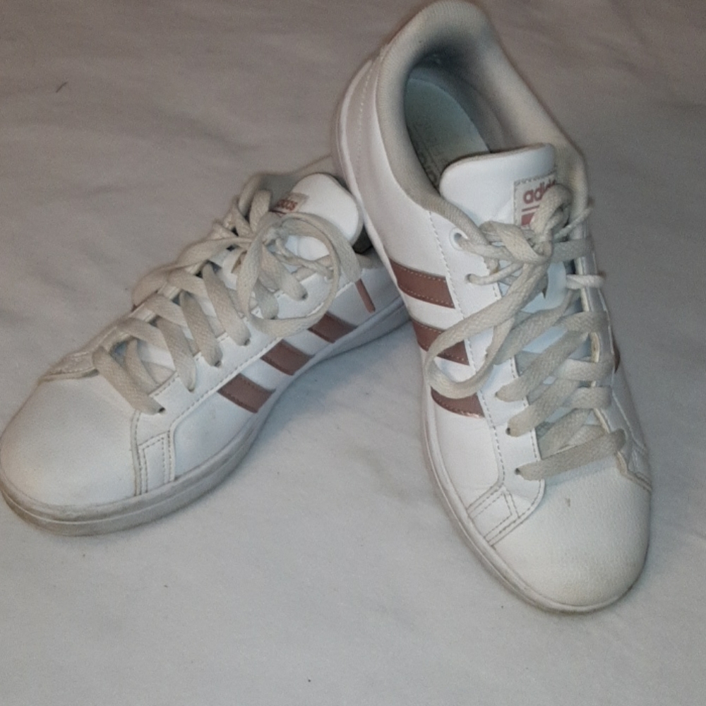 Adidas Sneakers